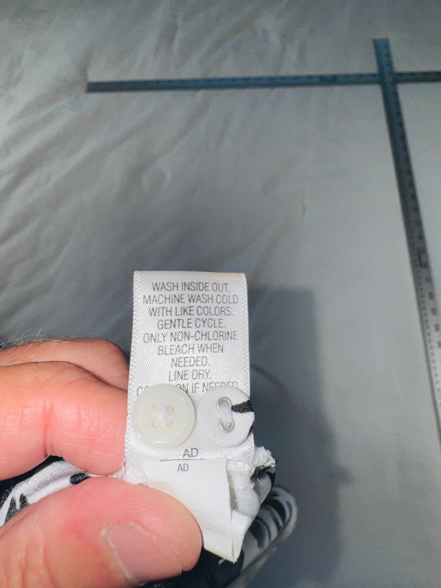 Simply Vera / Vera Wang Black & Ivory Floral Blouse - SM