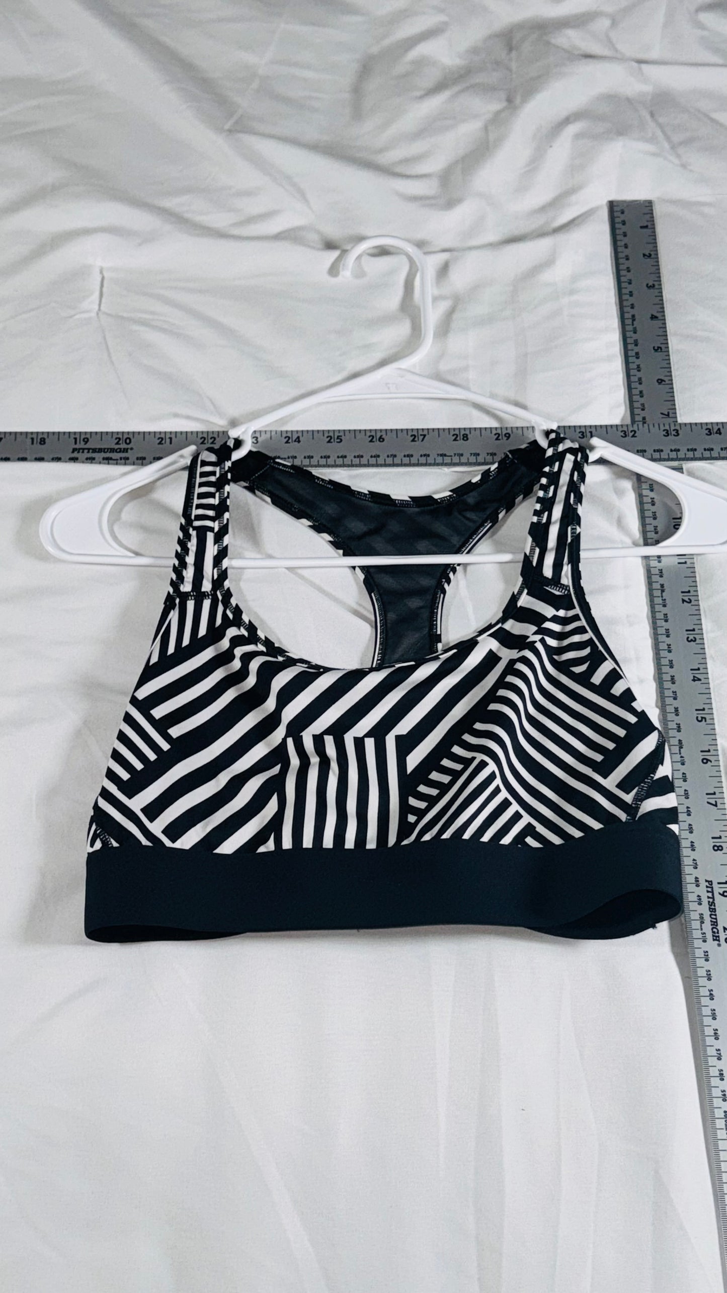 Victoria Sport Black White Geometric Print Racerback Sports Bra - M