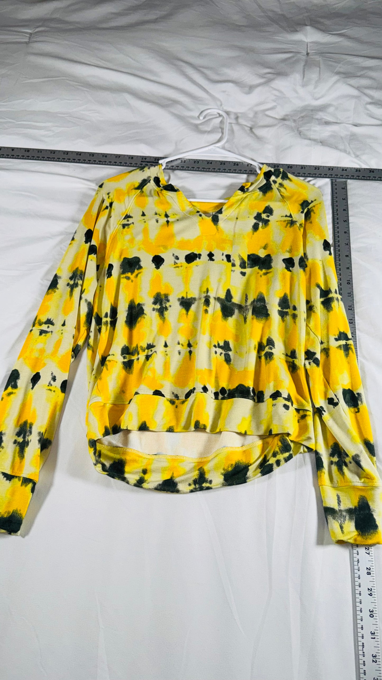 Cabi Yellow Tie-Dye Long Sleeve Crop Sweatshirt - SM