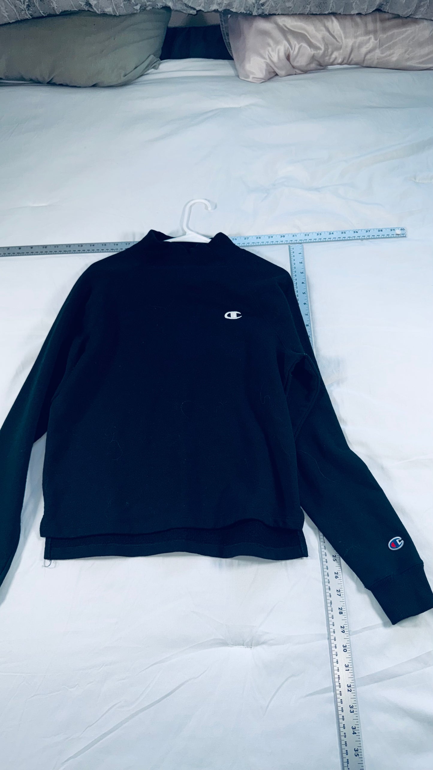 Champion Black Crewneck Sweatshirt. - Logo Embroidered - M