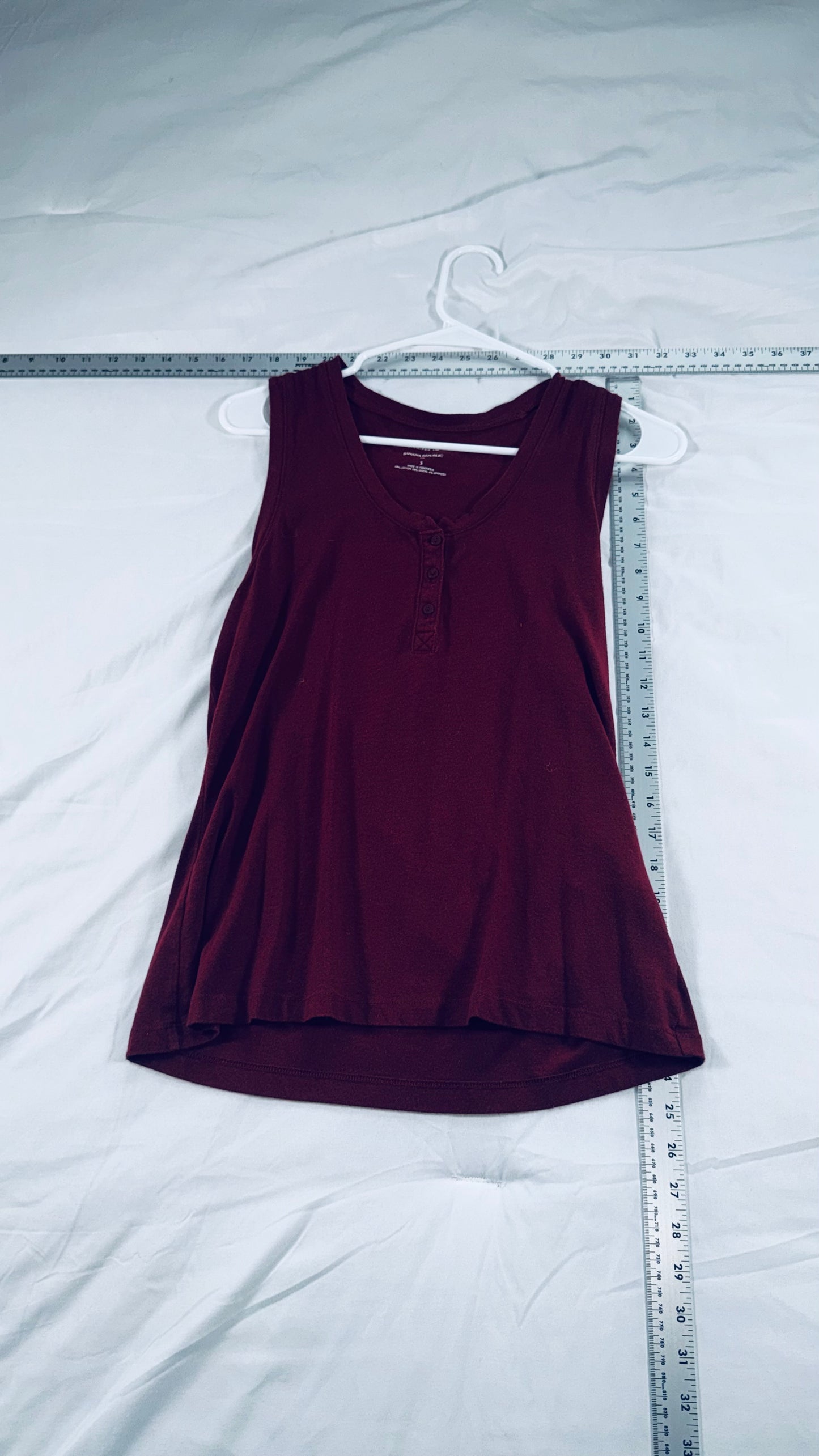 Banana Republic Timeless Tee Burgundy Sleeveless Henley Top - SM